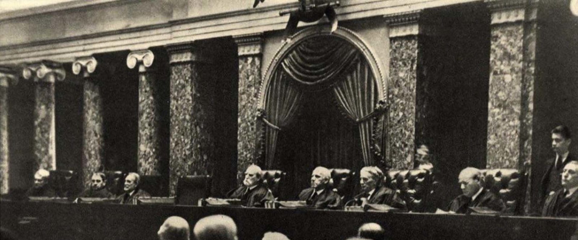 Why are photographs not allowed in court?