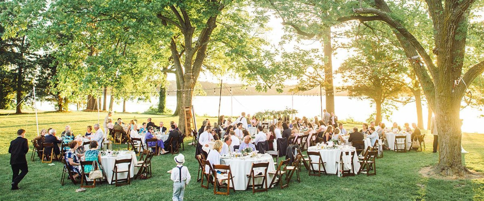 Negotiating Discounts with Vendors for CostEffective Wedding Venues